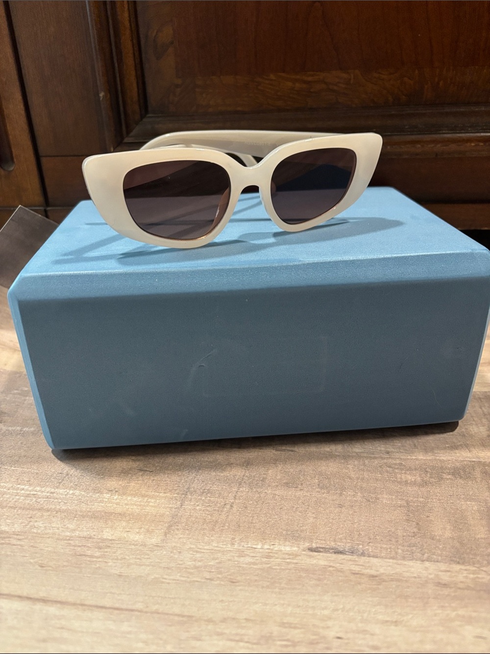 Women's Cream Cat-Eye Sunglasses - Designer Style